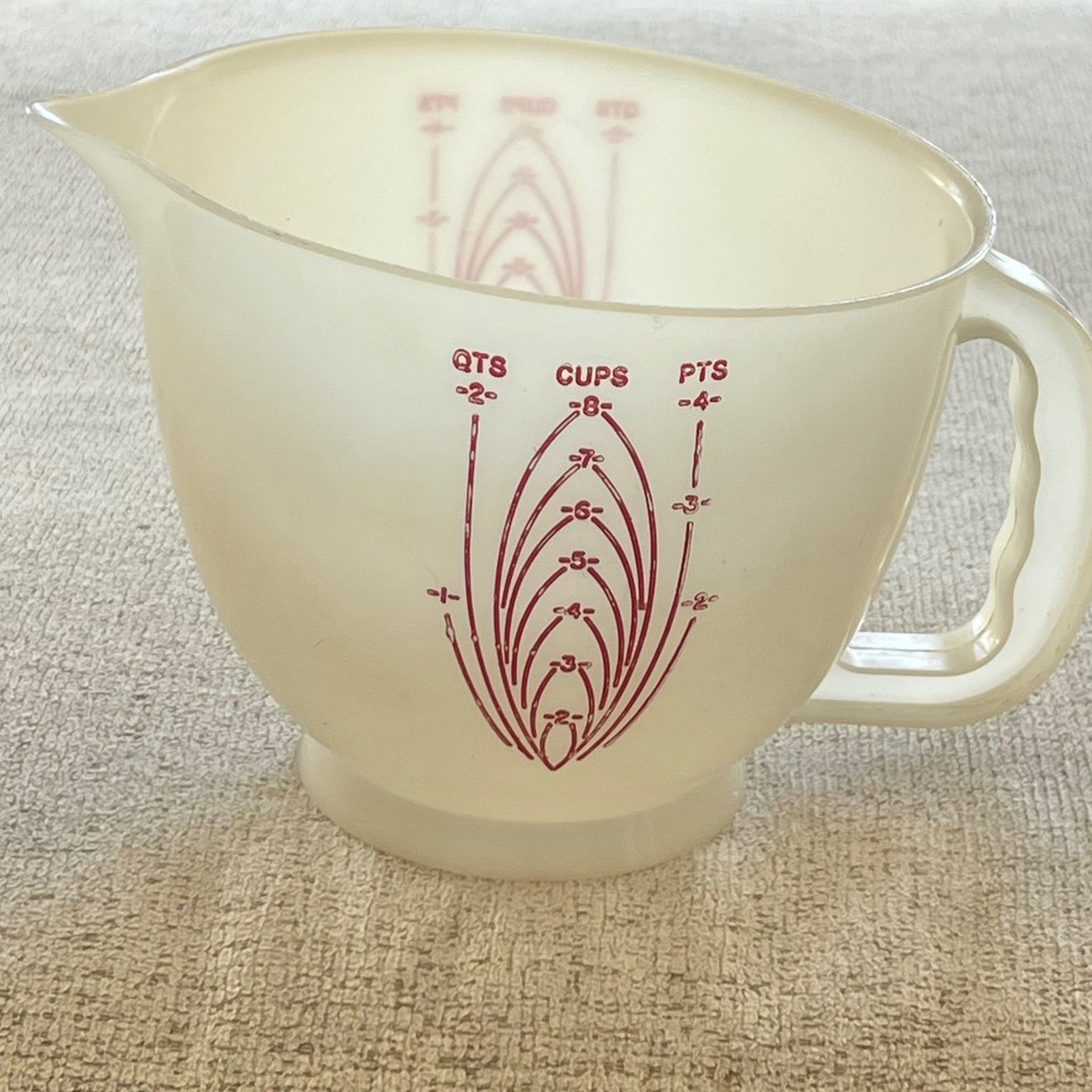 Vintage Tupperware Mix-N-Stor 8 Cup Measuring Pitcher 2 Quart Red Graphics USA